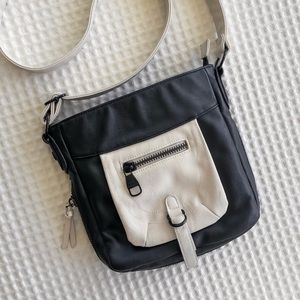 STEVE MADDEN • Expandable Crossbody Bag